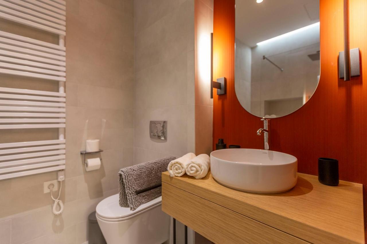 Luxurious Minimalist With Sauna By Prestige Homes Apartment Budapest