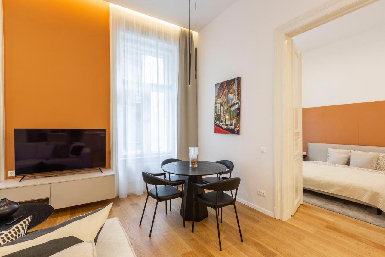 Luxurious Minimalist With Sauna By Prestige Homes Apartment Budapest