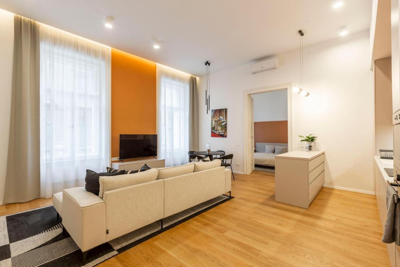 Luxurious Minimalist With Sauna By Prestige Homes Apartment Budapest