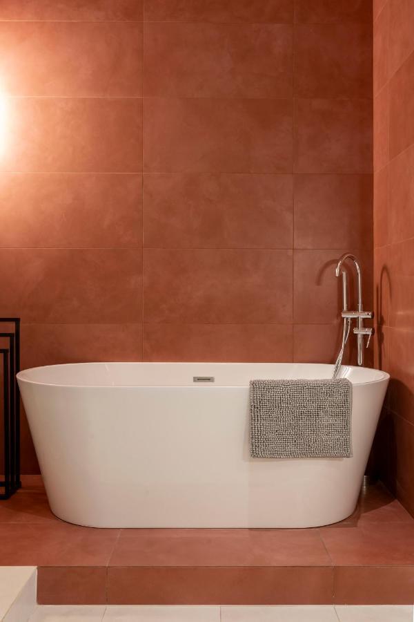 Apartment Luxurious Minimalist With Sauna By Prestige Homes *